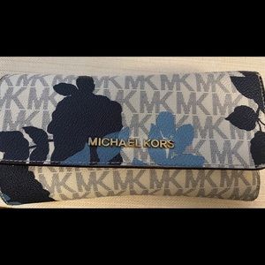 Michael Kors jet set travel large trifold wallet